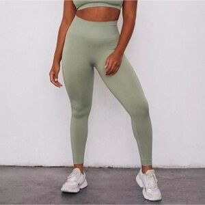 SET Active Sage Green Sculptflex Leggings Size XS